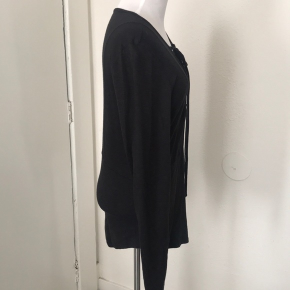 ❌SOLD❌ Long sleeve lace up tee - Picture 3 of 4